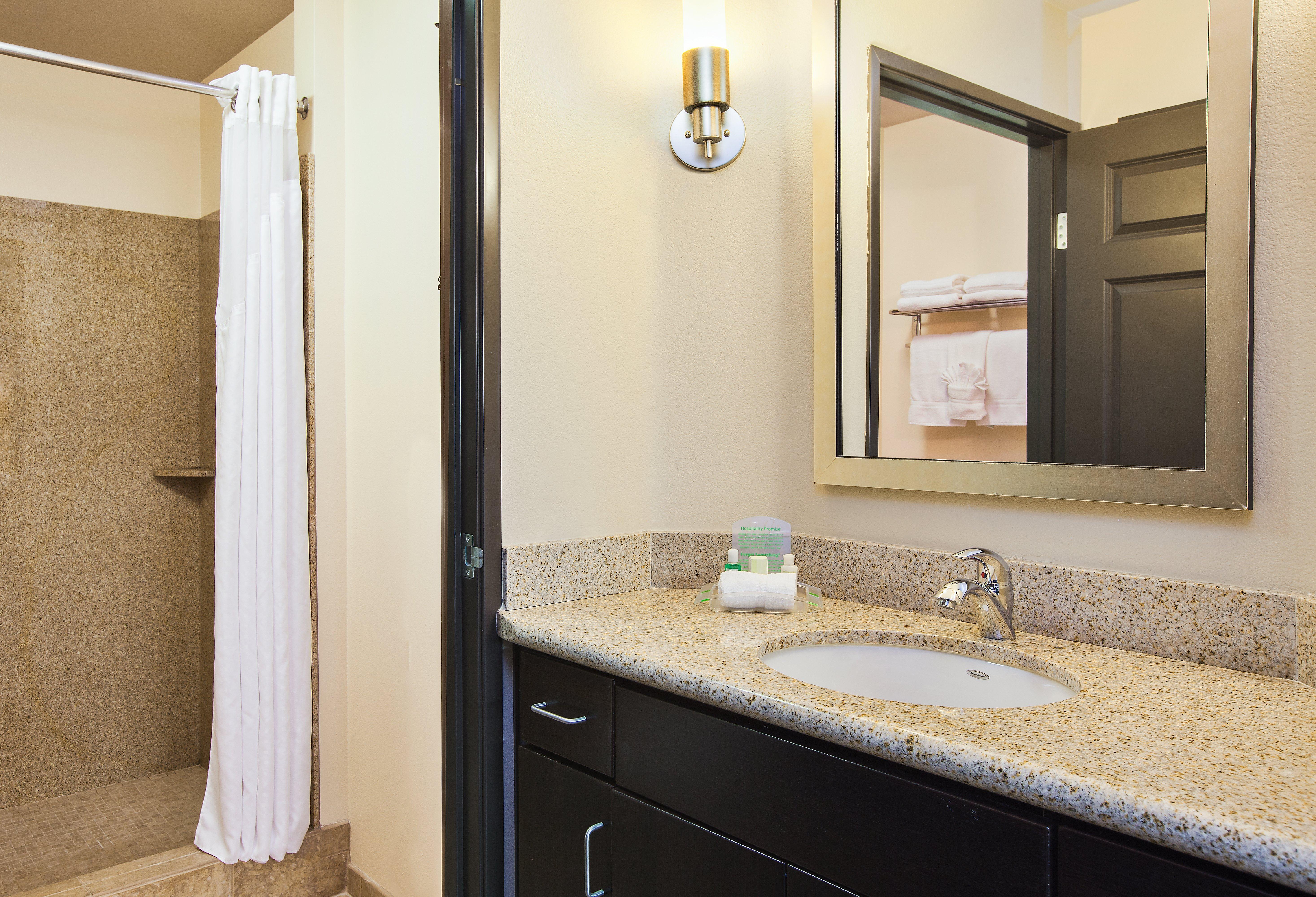 Holiday Inn Oceanside Marina Camp Pendleton By Ihg Exterior foto