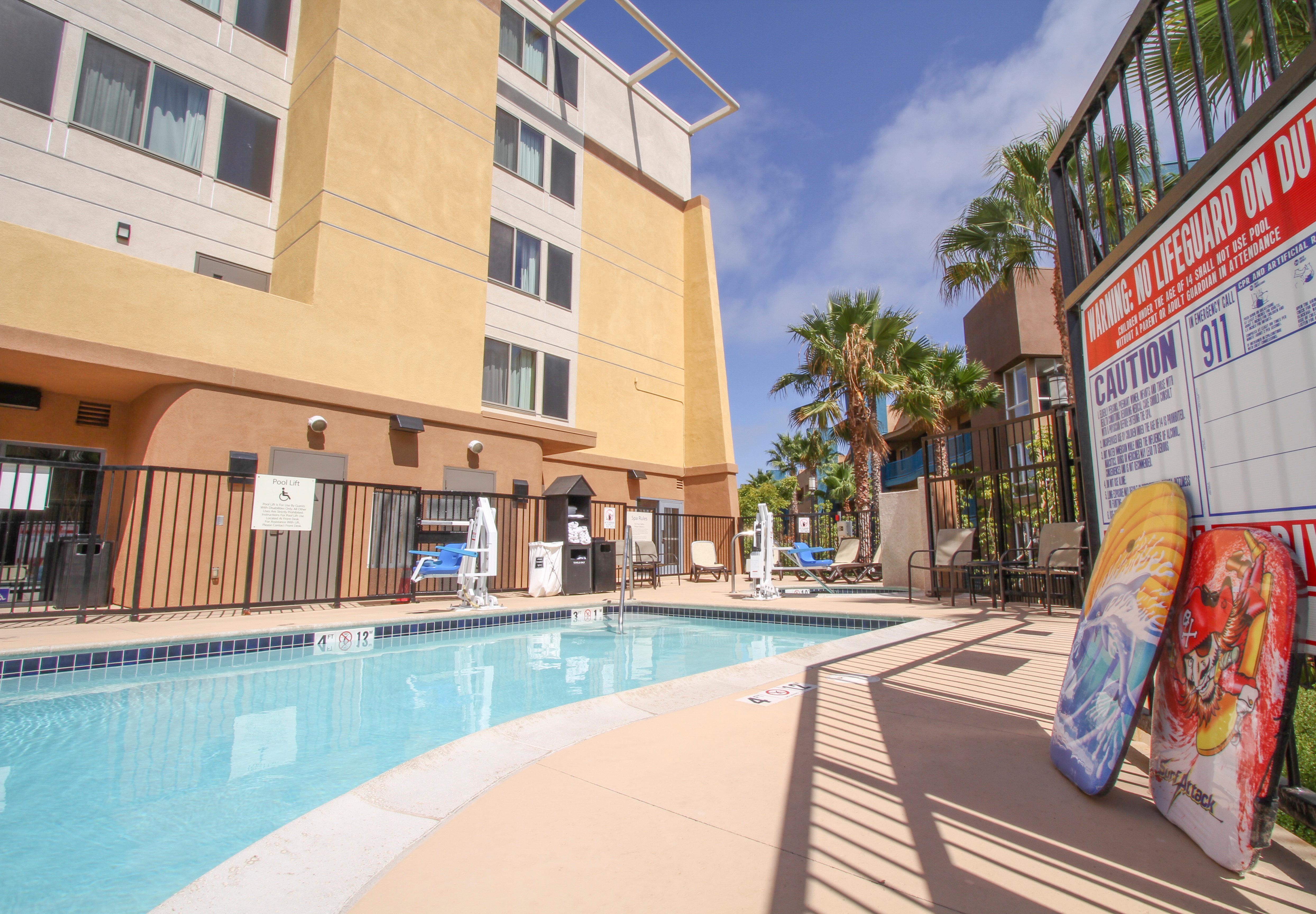 Holiday Inn Oceanside Marina Camp Pendleton By Ihg Exterior foto