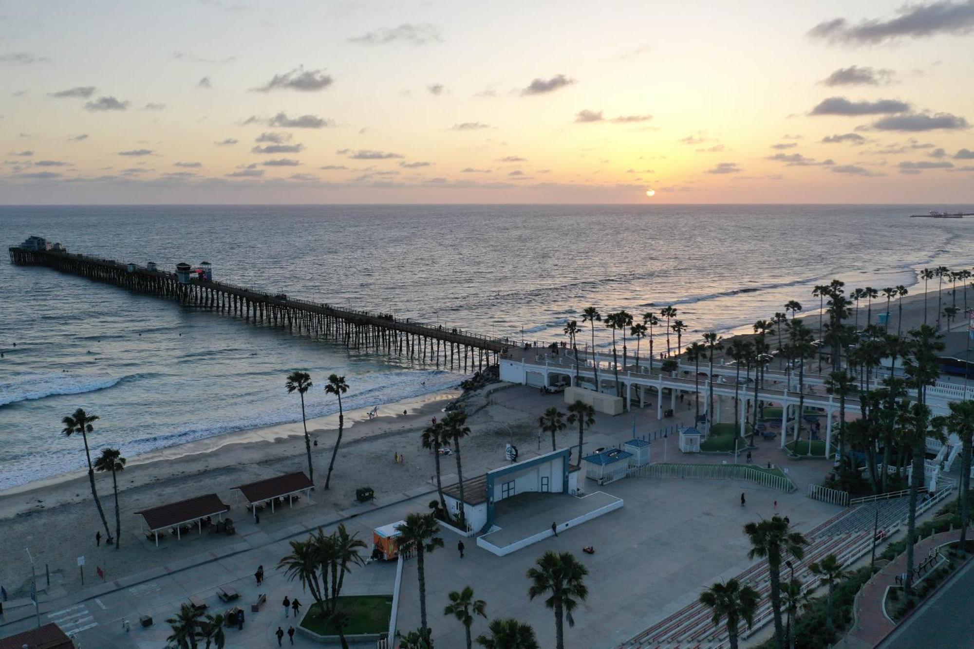 Holiday Inn Oceanside Marina Camp Pendleton By Ihg Exterior foto