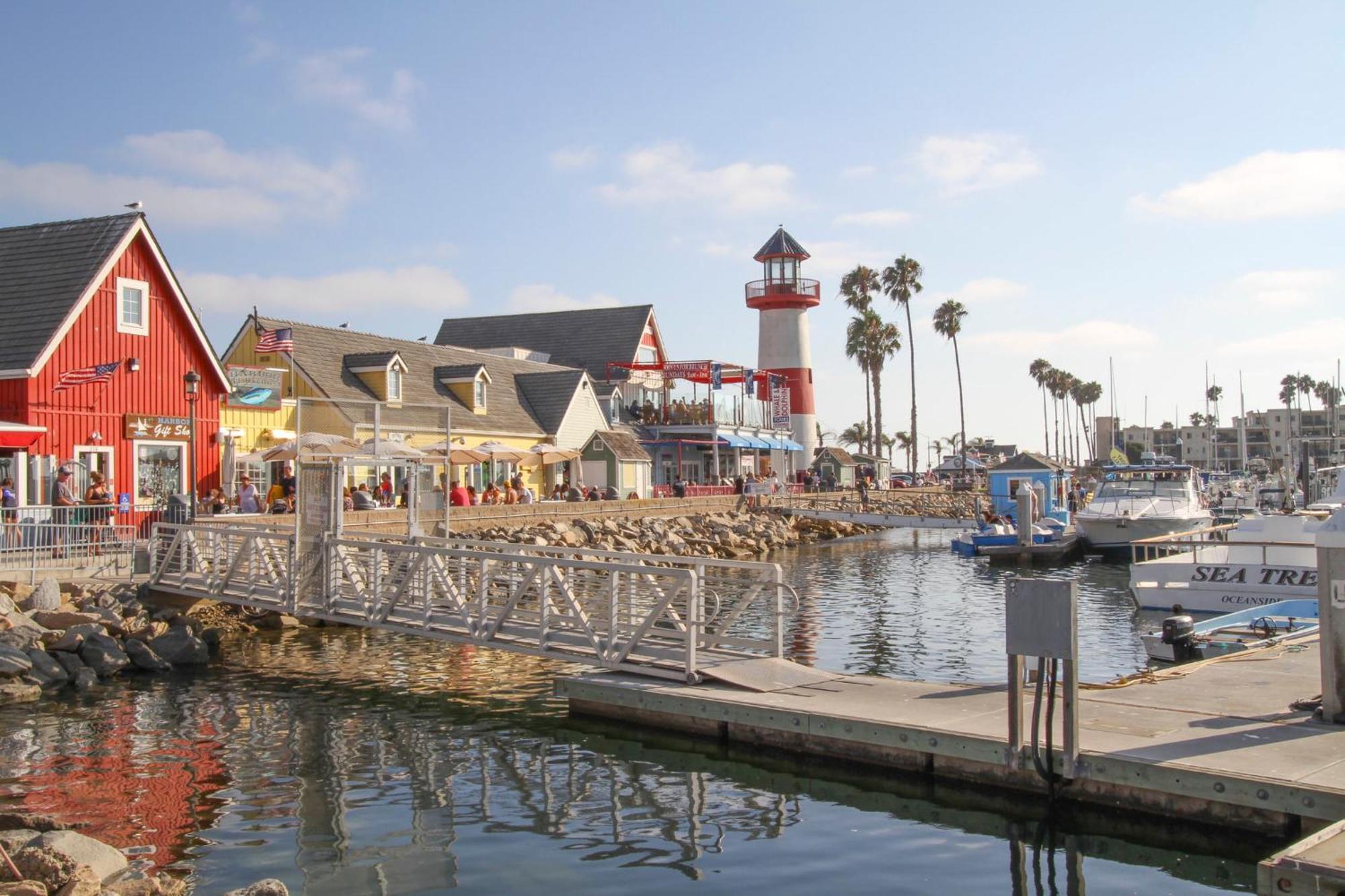 Holiday Inn Oceanside Marina Camp Pendleton By Ihg Exterior foto